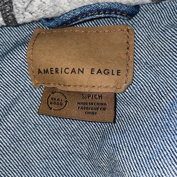 American Eagle Hooded Classic Distressed Denim Jean Jacket Built In Gray Hood - Picture 10 of 16